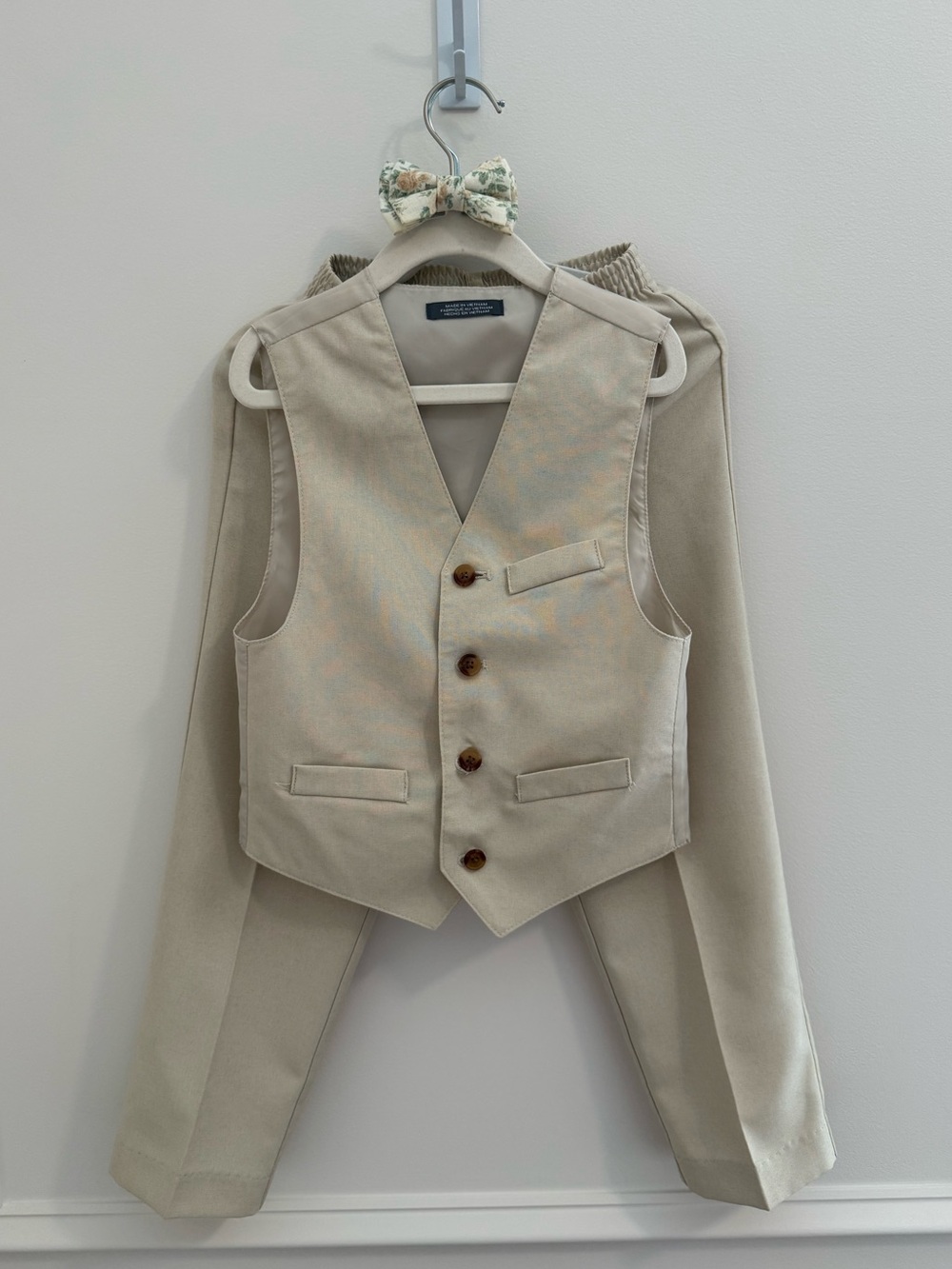 Van Heusen Boys Cream Vest, Dress Pants, & Bow Tie Set size 6